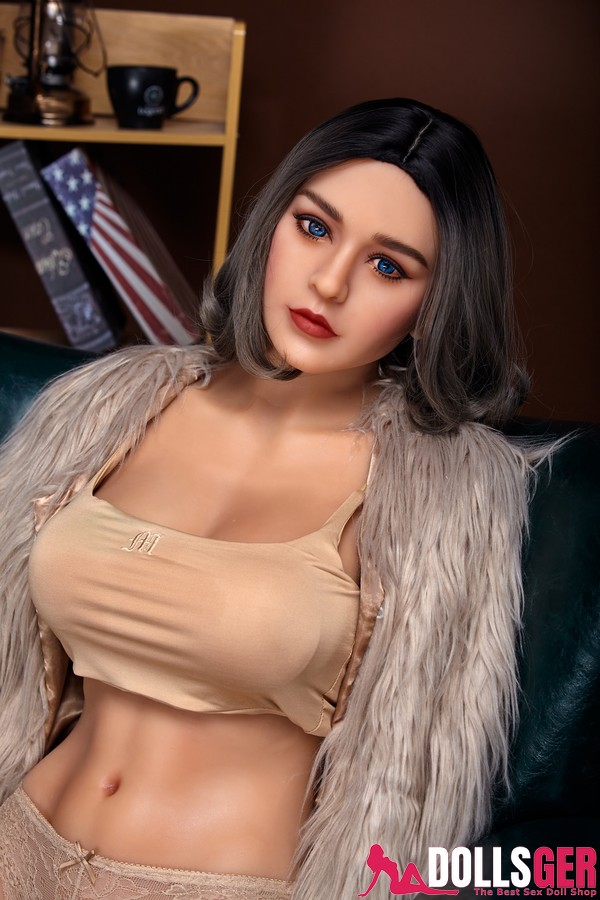 flache brust sexpuppe